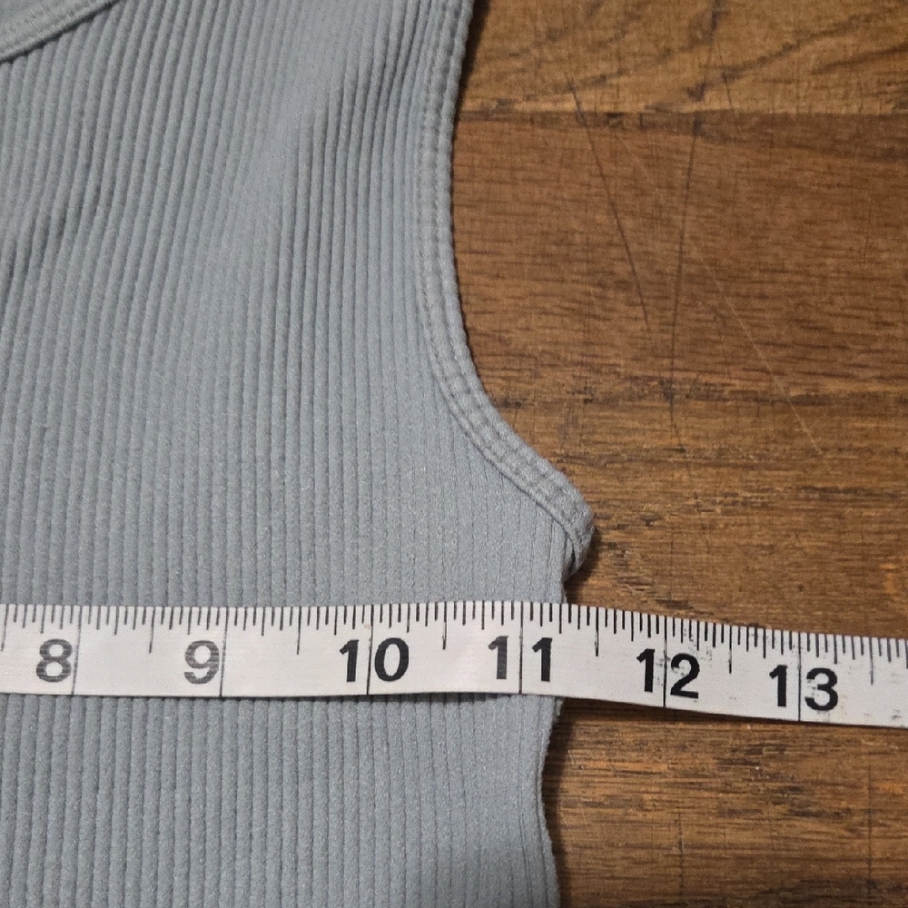 🔵3/$13 Bella Seamless Cropped Ribbed Tank Top - Picture 3 of 6